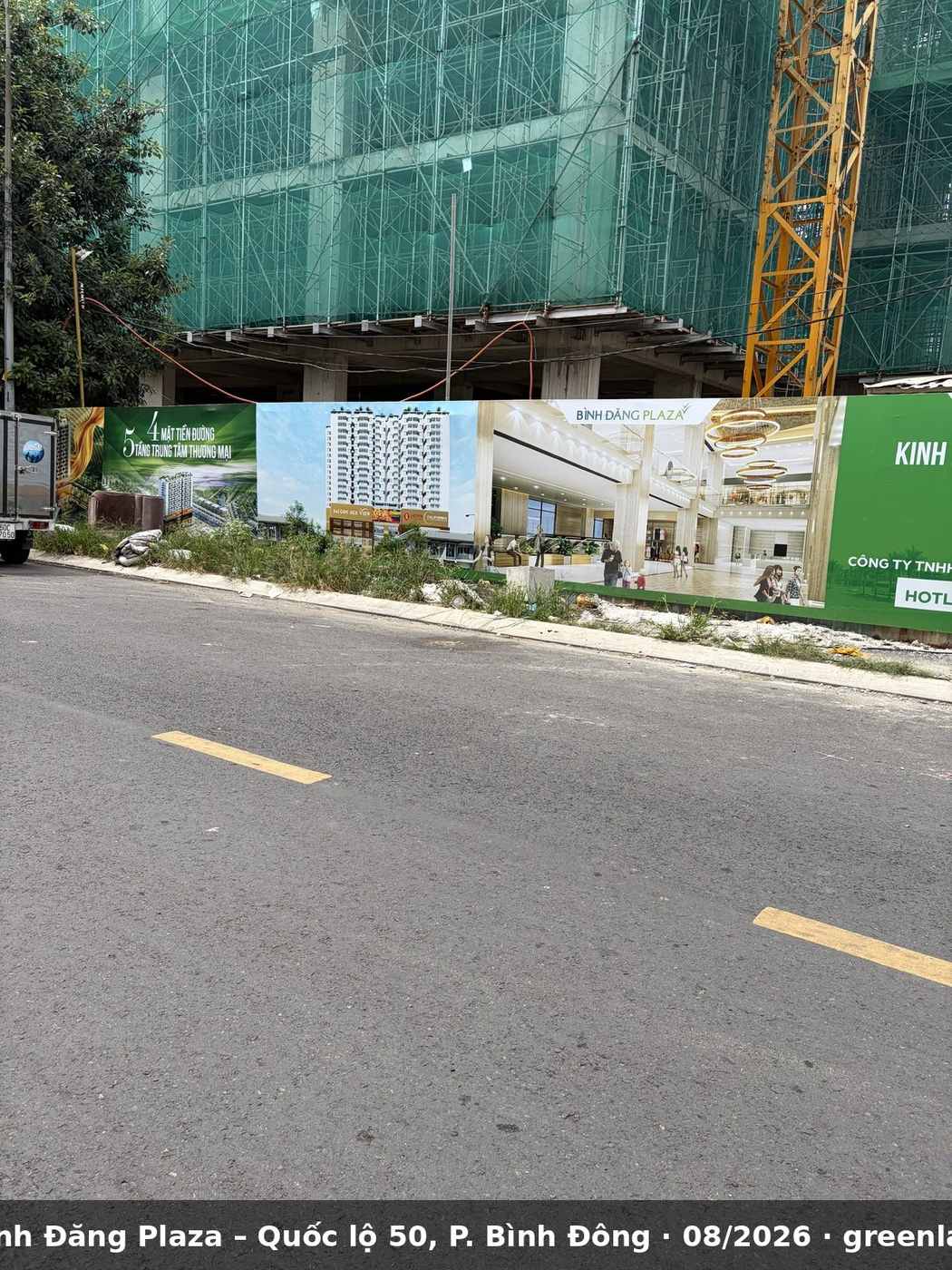 Tiến Độ Xây Dựng Bình Đăng Plaza Trên Quốc Lộ 50, Quận 8 25 Mặt tiền Quốc lộ 50 của dự án Bình Đăng Plaza tháng 8/2026 với hàng rào công trường và phối cảnh trung tâm thương mại
