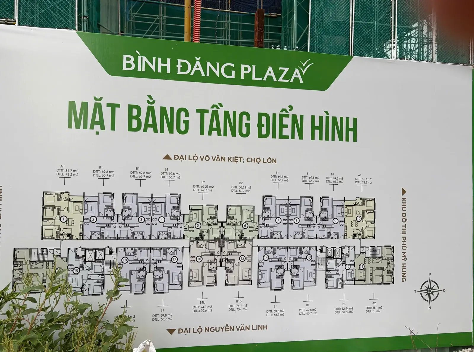 Mặt Bằng Bình Đăng Plaza: Quy Mô Xây Dựng Và Bố Trí Căn Hộ 14 Bảng mặt bằng tầng điển hình Bình Đăng Plaza do chủ đầu tư dựng tại công trường Quốc lộ 50, ghi mã căn và diện tích từng căn, chụp ngày 03/09/2026