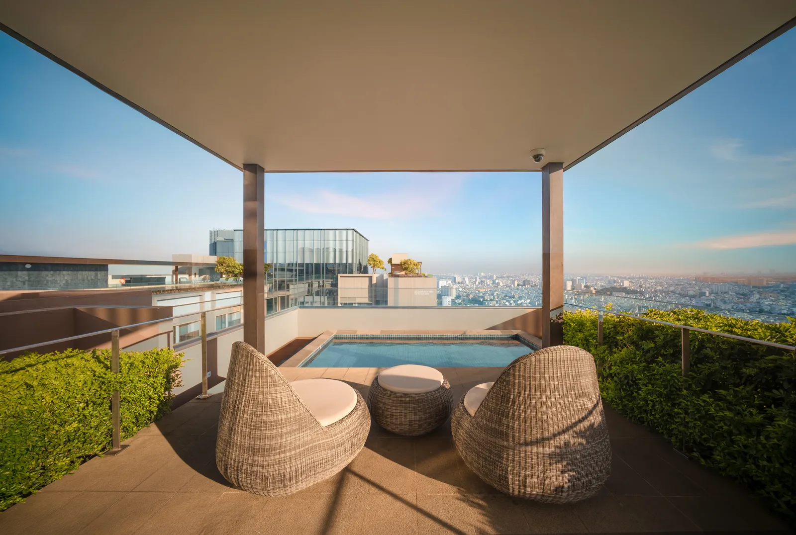 Tiện Ích The Marq Quận 1: Sky Club, Hồ Bơi Vô Cực & Trải Nghiệm Thực Tế 2026 31 Hồ bơi trẻ em tại The Marq