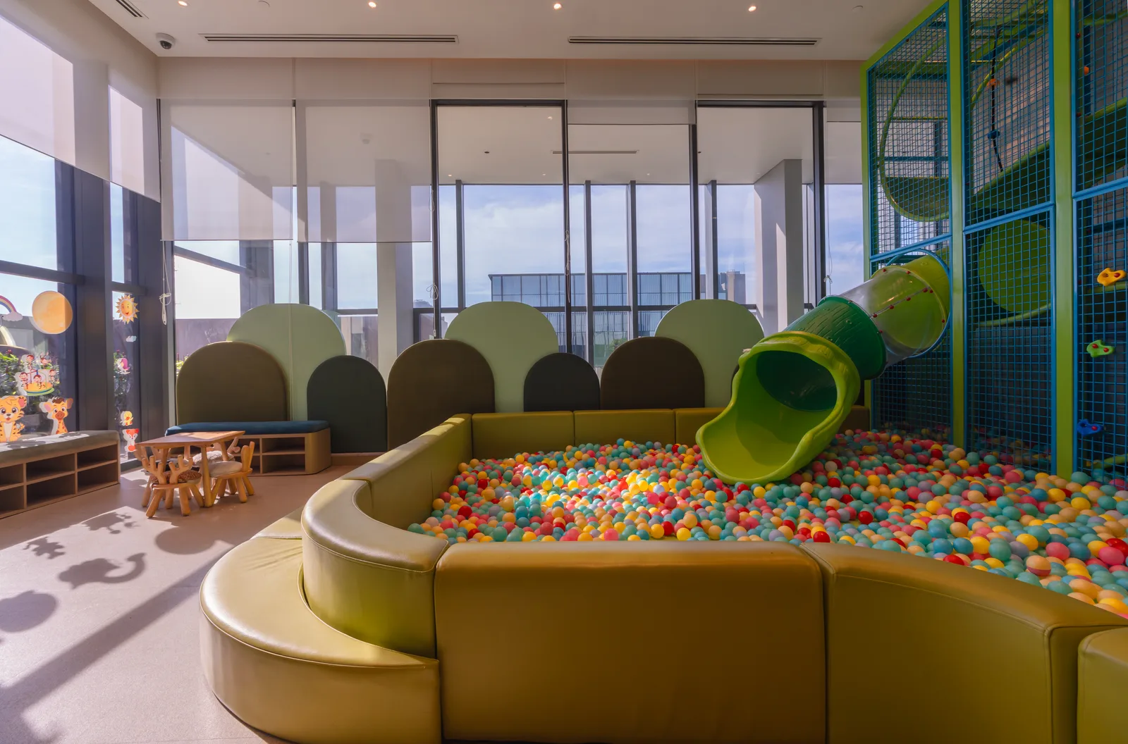 Tiện Ích The Marq Quận 1: Sky Club, Hồ Bơi Vô Cực & Trải Nghiệm Thực Tế 2026 30 Khu vui chơi trẻ em The Marq
