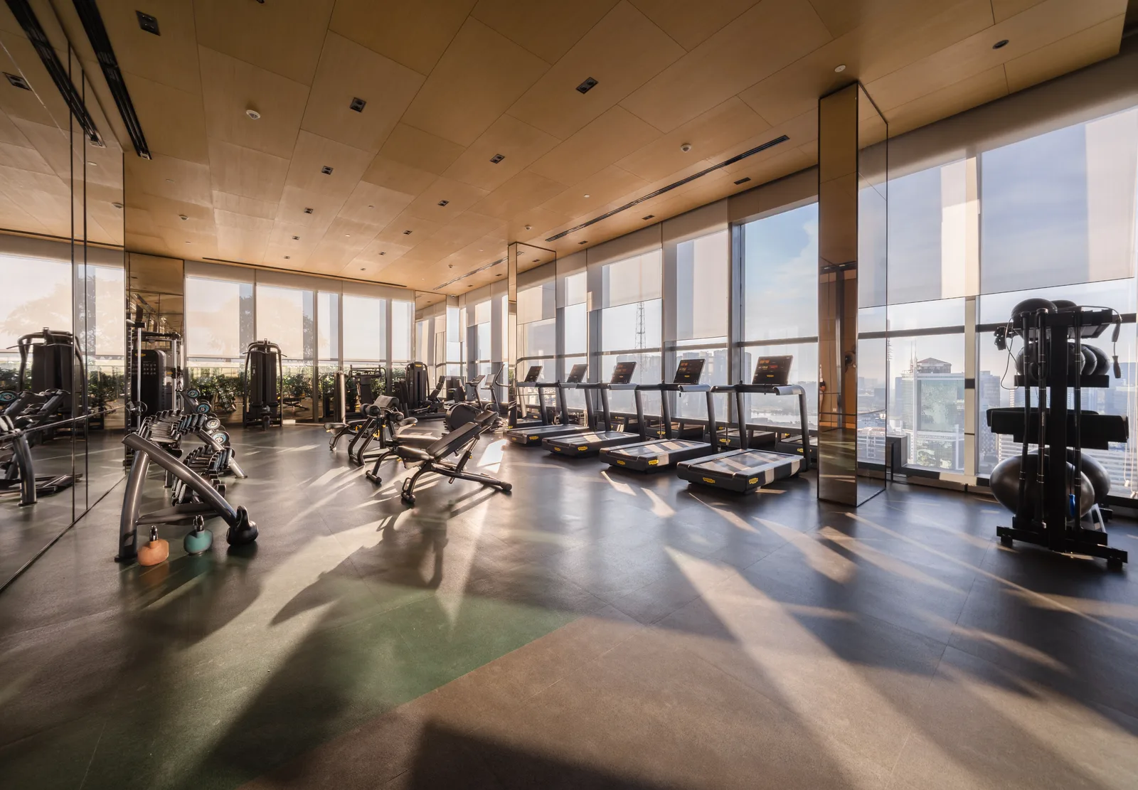 Tiện Ích The Marq Quận 1: Sky Club, Hồ Bơi Vô Cực & Trải Nghiệm Thực Tế 2026 27 Phòng gym tiện ích The Marq